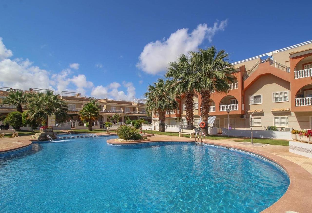 Apartment Fresh Apartment, 2 Bedroom, 2 Bathroom, 2 Lovely Poolareas *